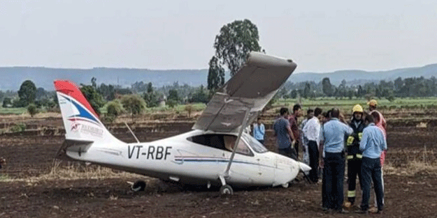 Hindistan’da askeri eğitim uçağı düştü