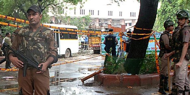 Hindistan'da askeri üsse saldırı: 17 ölü