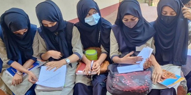 Derslere almıyorlar! Hindistan'da şimdi de başörtüsü yasağı!