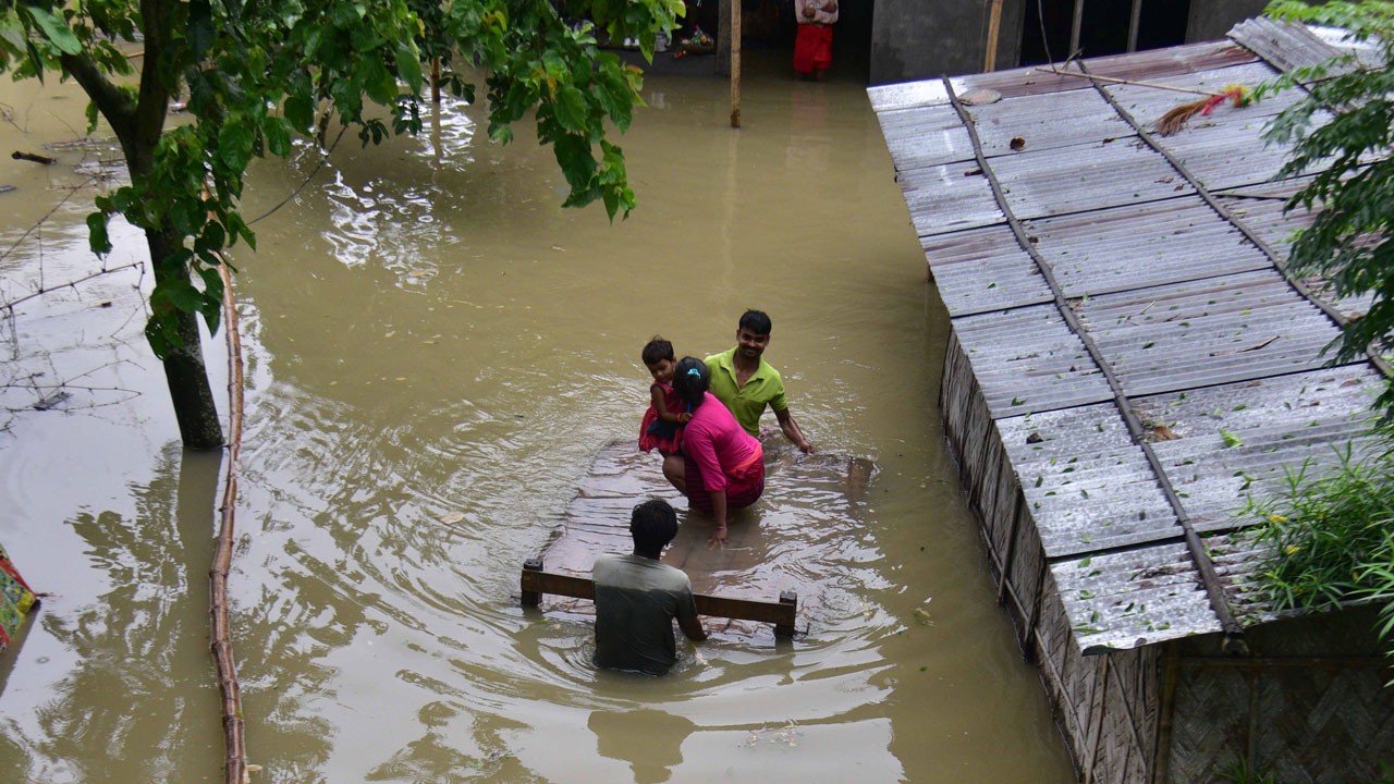 Hindistan'da bilanço ağırlaşıyor: 44 kişi hayatını kaybetti