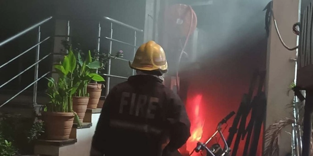 Hindistan'da bir binada yangın: 8 ölü, 9 yaralı ve...