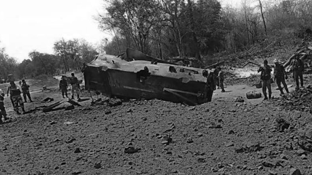 Hindistan'da büyük saldırı! Polisleri temizlediler