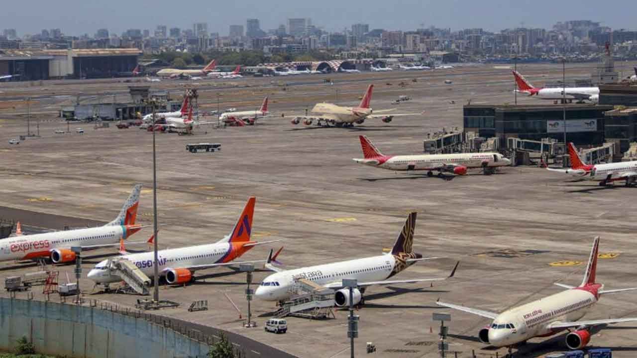 Hindistan'da dev havayolu şirketlerinden hükümete "son çağrı" geldi! Yakıt maliyetleri uçakları yere indirebilir!