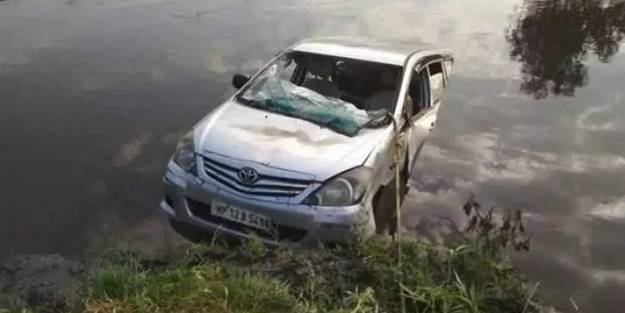 Hindistan'da düğün konvoyundaki araç nehre düştü: Damat dahil 9 ölü