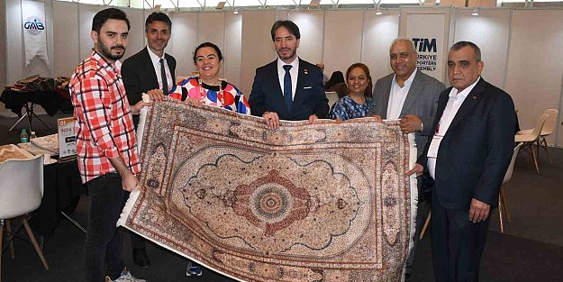 Hindistan’da dünyaca ünlü Türk halıları ilgiyle karşılandı! Türk şirketleri dev randevu için oradaydı