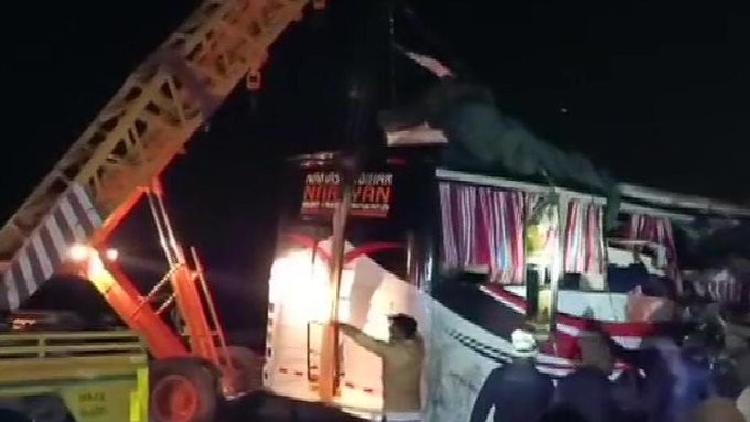 Hindistan’da feci kaza: 13 ölü, 30 yaralı 