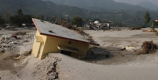 Hindistan'da fırtına 30 can aldı