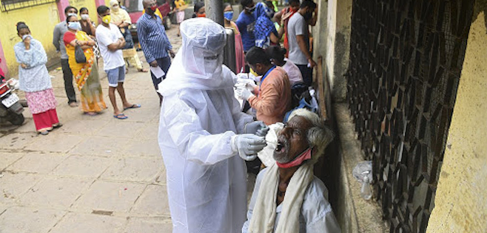 Hindistan'da günlük vaka ve ölüm sayısında rekor kırıldı