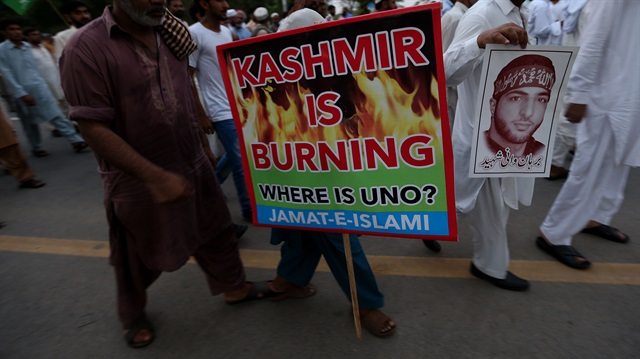 Hindistan'da kanlı çatışma