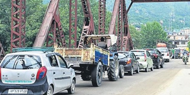 Hindistan'da köprüyü çaldılar