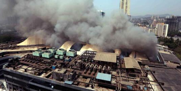 Hindistan'da koronavirüs hastanesinde yangın: 9 ölü