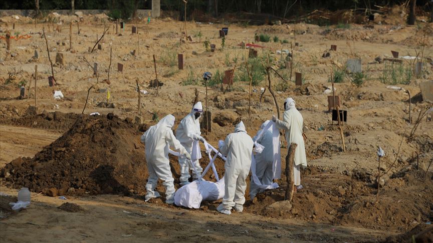 Hindistan'da Kovid-19 nedeniyle 2003 kişi yaşamını yitirdi