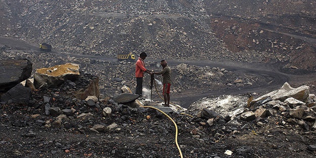 Hindistan’da madende göçük! Ölüler var
