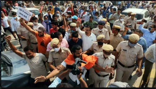 O ülkede Müslümanlara cuma namazı zulmü