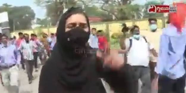 Hindistan'da Müslümanlara katliam korkusu! Başörtülü kıza saldırdılar