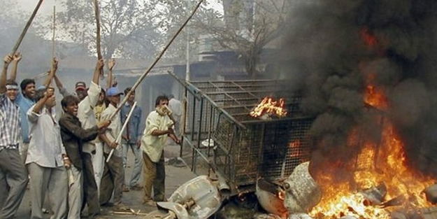 Hindistan'da Müslümanları katleden 67 kişiye...