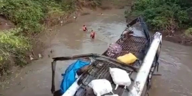 Hindistan'da otobüs nehre uçtu: 8 ölü, 20 yaralı