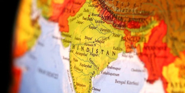 Hindistan'da otobüs şarampole devrildi! Ölü ve yaralılar var