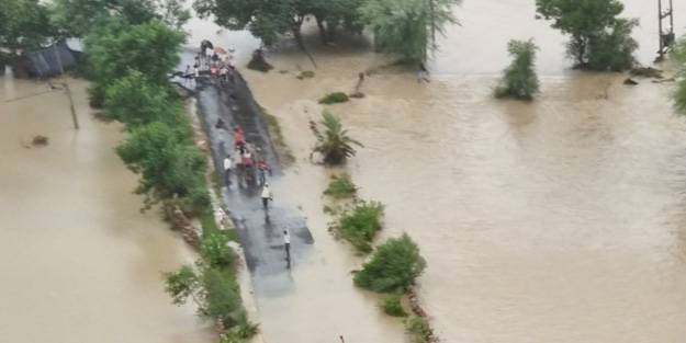 Hindistan'da sel felaketi: En az 15 ölü, çok sayıda kayıp!