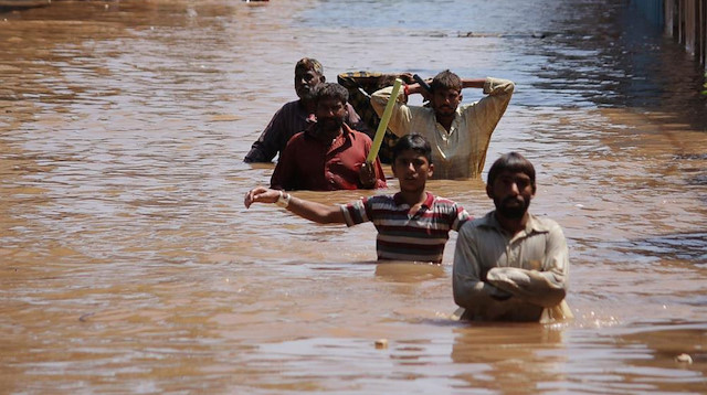 Hindistan'da sel felaketi: Ölü sayısı 282'ye yükseldi