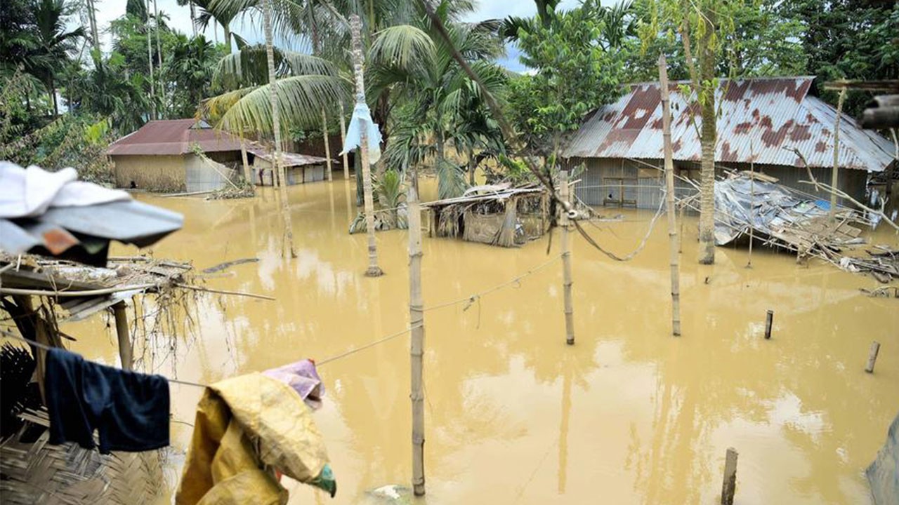 Hindistan’da sel felaketi! Onlarca ölü ve yaralı var