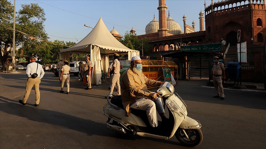 Hindistan'da son 24 saatte Kovid-19 nedeniyle 380 kişi hayatını kaybetti