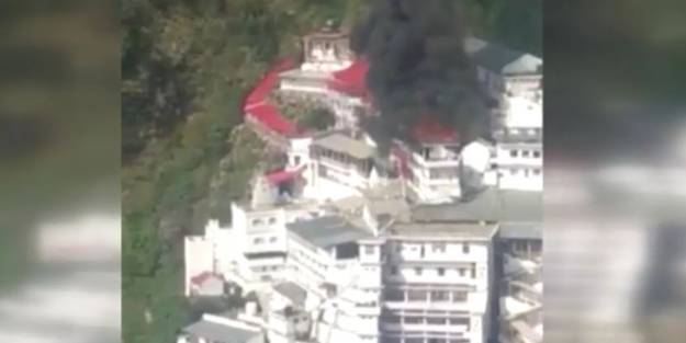 Hindistan'da tapınakta yangın!