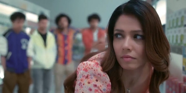 Hindistan'da 'Toplu tecavüz' reklamı ortalığı karıştırdı!