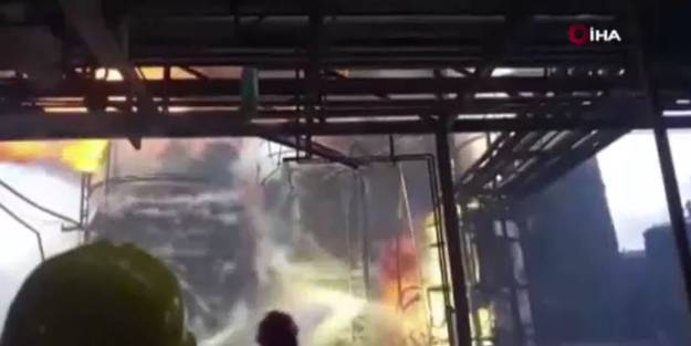 Hindistan'da yangın çıkan fabrikada art arda patlama: Ölü ve yaralılar var