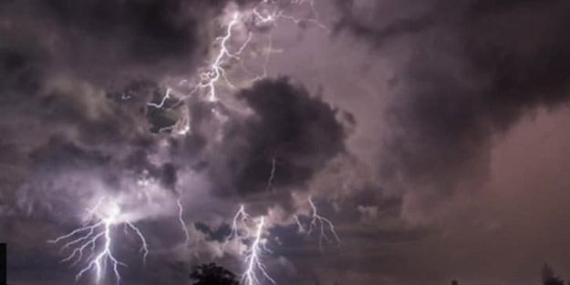 Asya ülkesinde yıldırım faciası! Yüzlerce kişi hayatını kaybetti