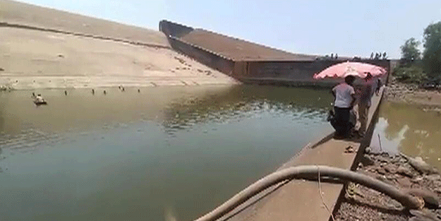 Hindistanlı yetkili suya düşen telefonunu bulmak için barajı boşalttırdı