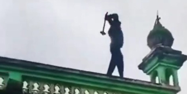 Hindu çeteleri camiye saldırdı!