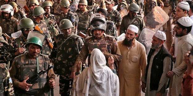 Hindulardan Müslümanlara alçak saldırı: 37 kişi hayatını kaybetti