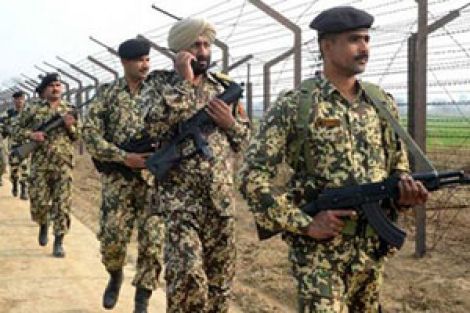 Hint ordusu, Keşmir’de güç gösterisi yaptı!