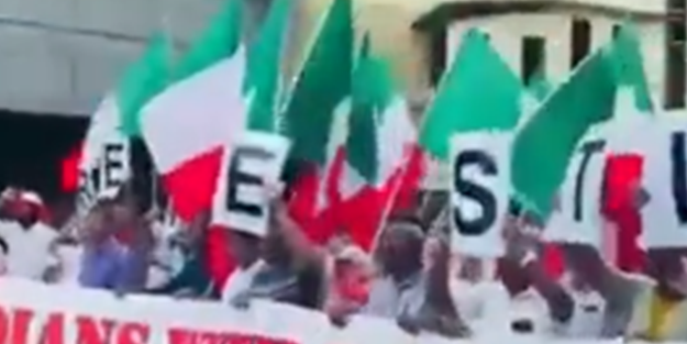 Hintlilerin Filistin yerine taşıdıkları bayrak bakın hangi ülkenin çıktı!