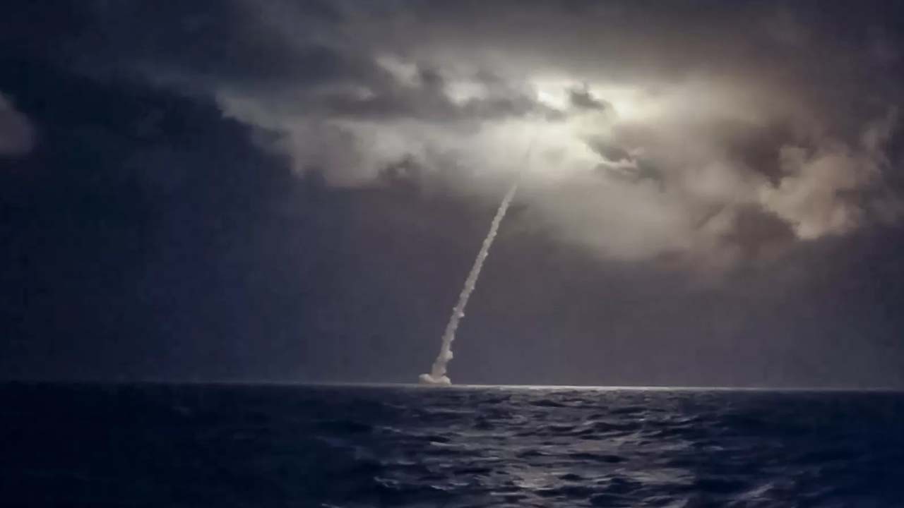 Hipersonik füzeler ile donatılmış Rus gemisi Manş Denizi'nden geçti!