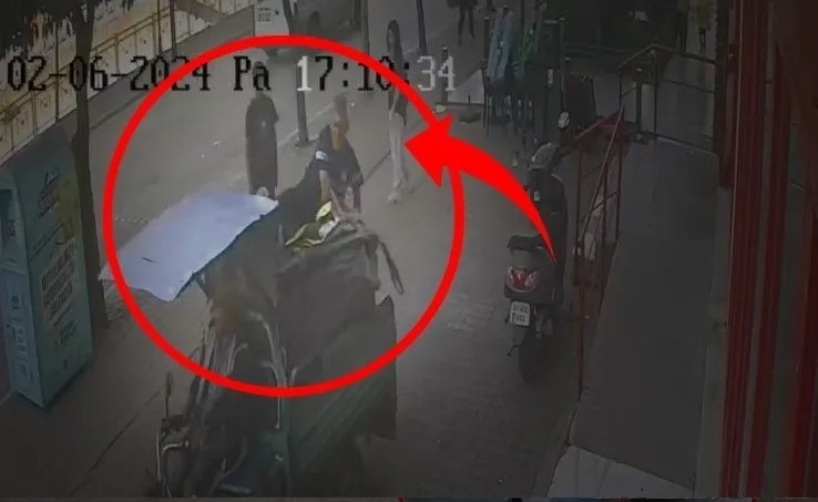 Hırsız motosikleti sahibi ile çaldı: İşte trajikomik görüntüler...