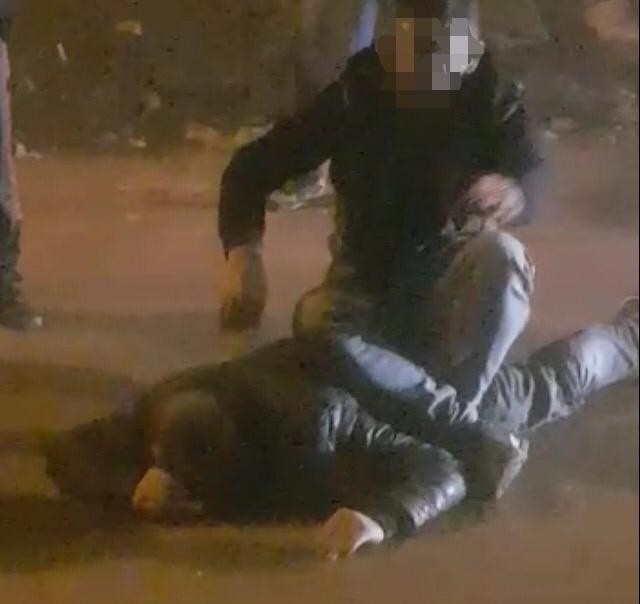 Hırsızı yakaladı, kaçmasın diye üzerine oturup polisi bekledi 