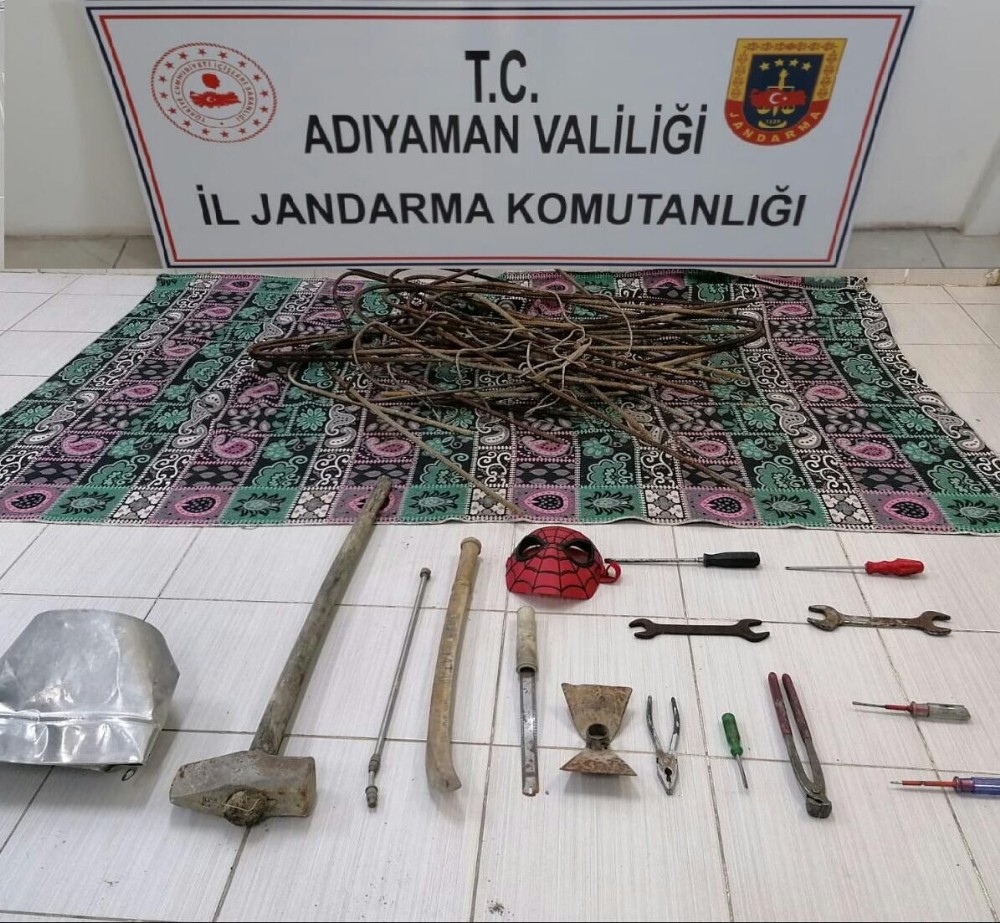 Hırsızlar jandarma ekiplerinden kaçamadı 
