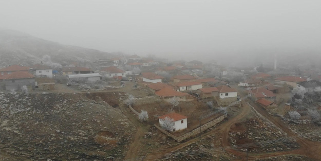 Hırsızlar köyün kabusu oldu! Araçla gelip eşyaları yüklediler