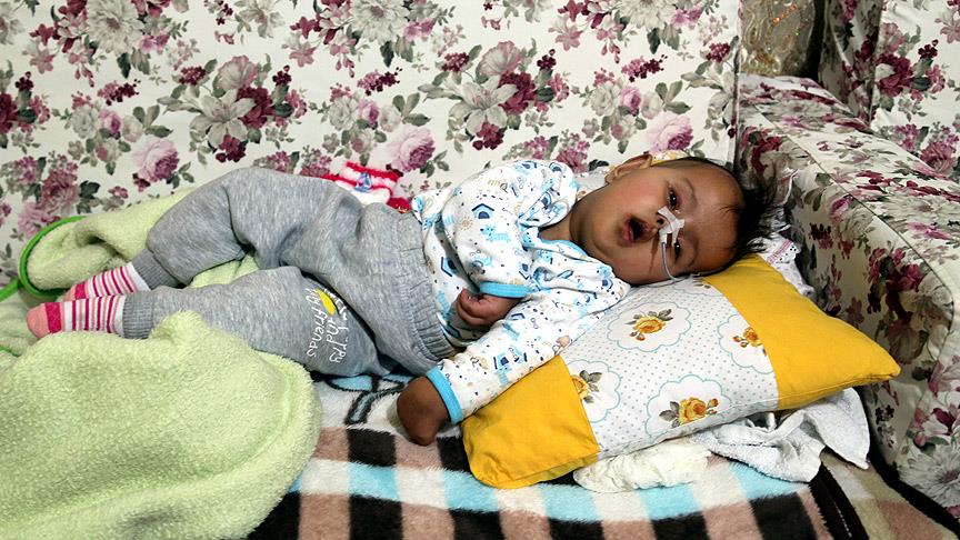 Bebeğin ilaç parasını çaldılar!