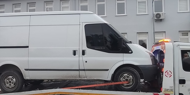 Hırsızlar, sahte plakalı minibüsle yakalandı!
