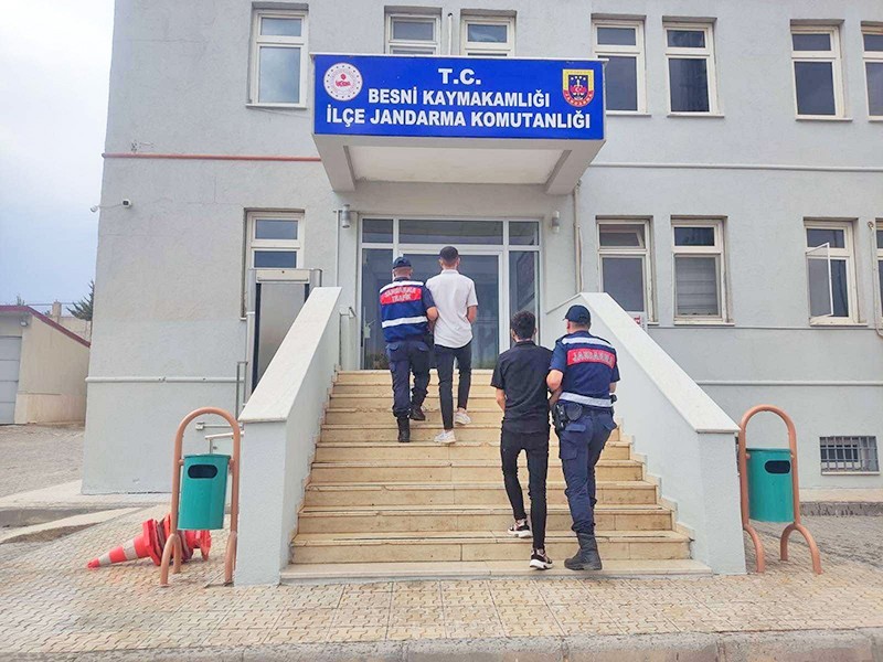 Hırsızlar su motoru ve arı kovanlarına dadandı