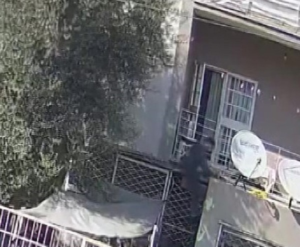 Hırsızlardan örümcek adam performansı!