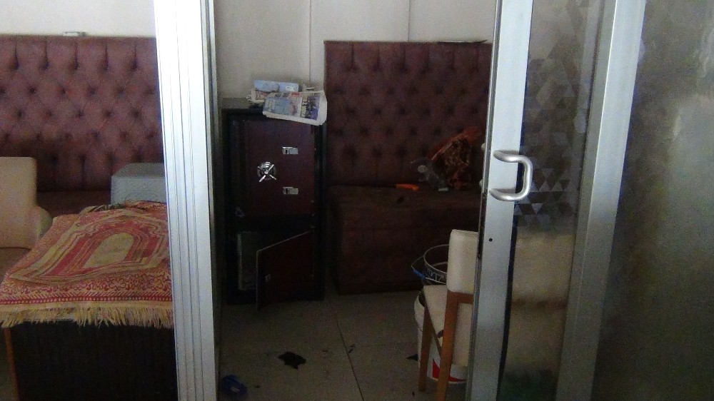 Hırsızların hedefi bu kez caminin çay ocağı oldu 