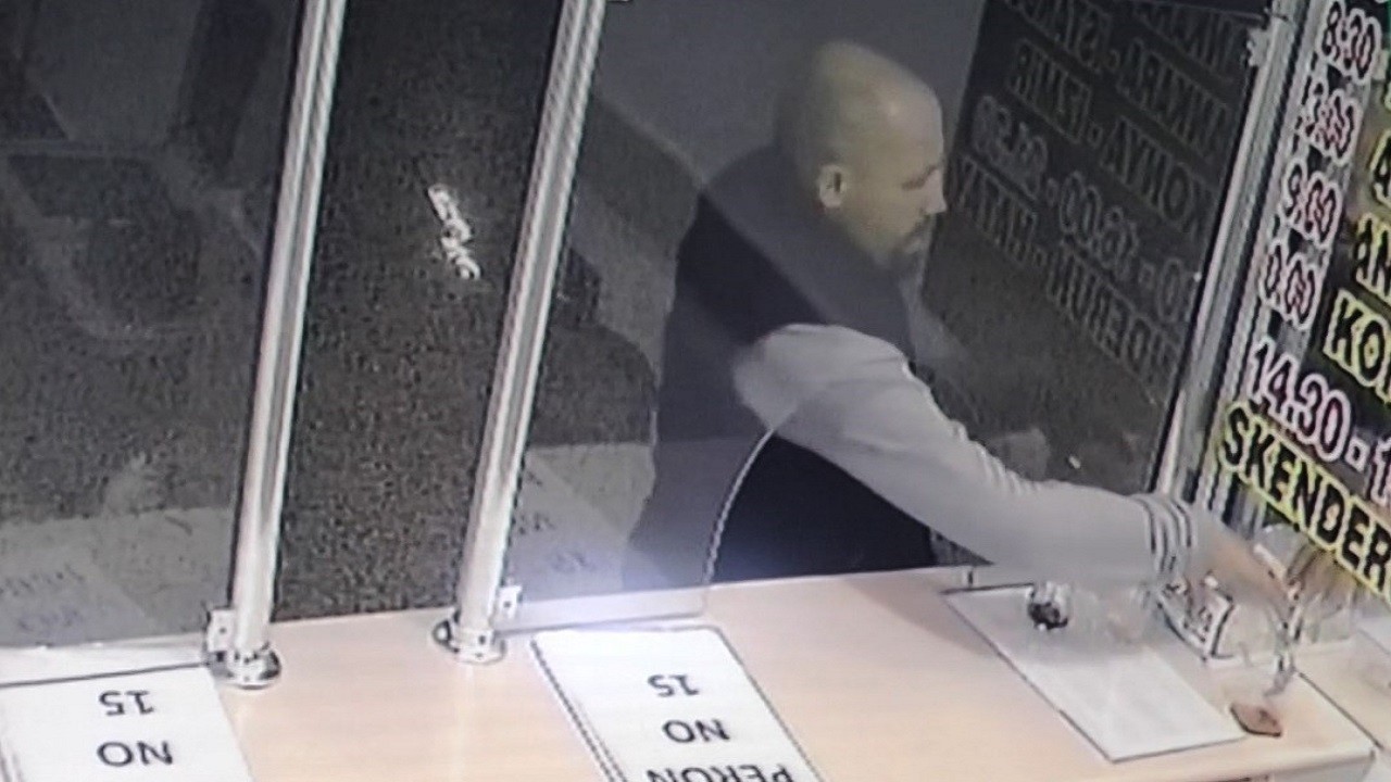 Hırsızların hedefi bu kez sadaka kutusu oldu