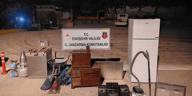 Hırsızlığın böylesi! Çaldıkları eşyaları internetten satınca...