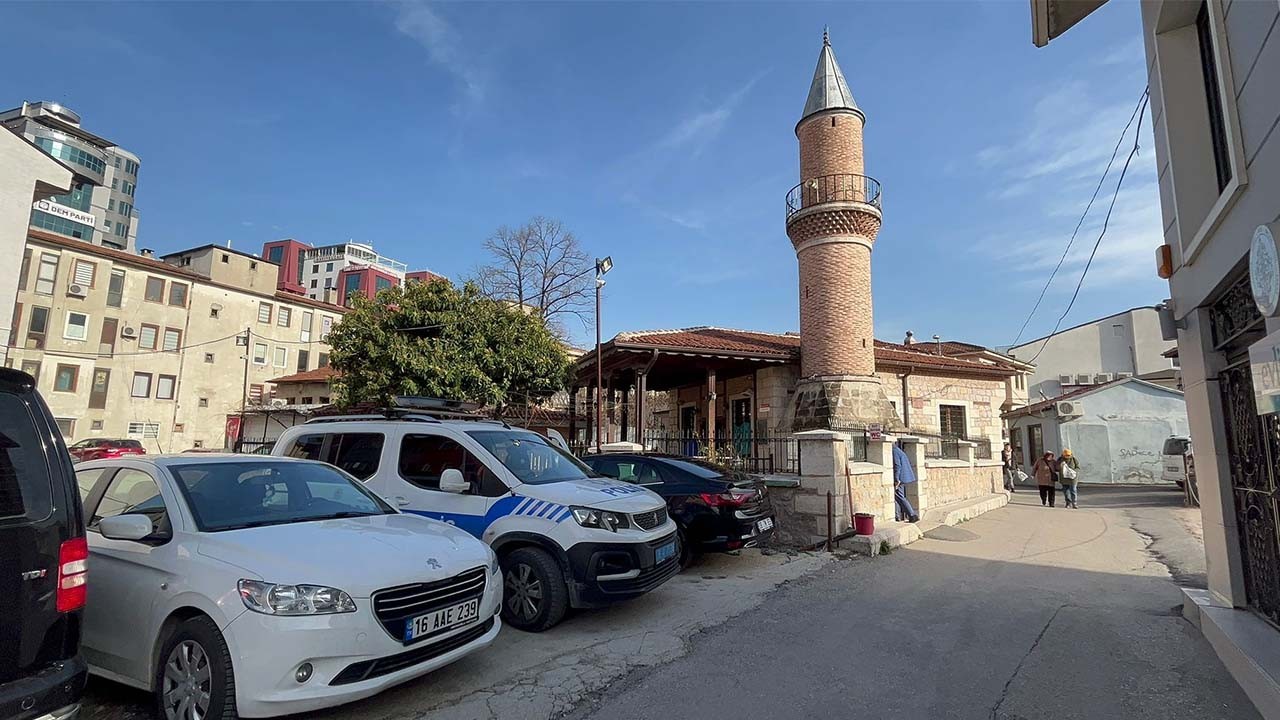 Hırsızlığın böylesi pes dedirtti! 574 yıllık camiden bakın ne çaldı