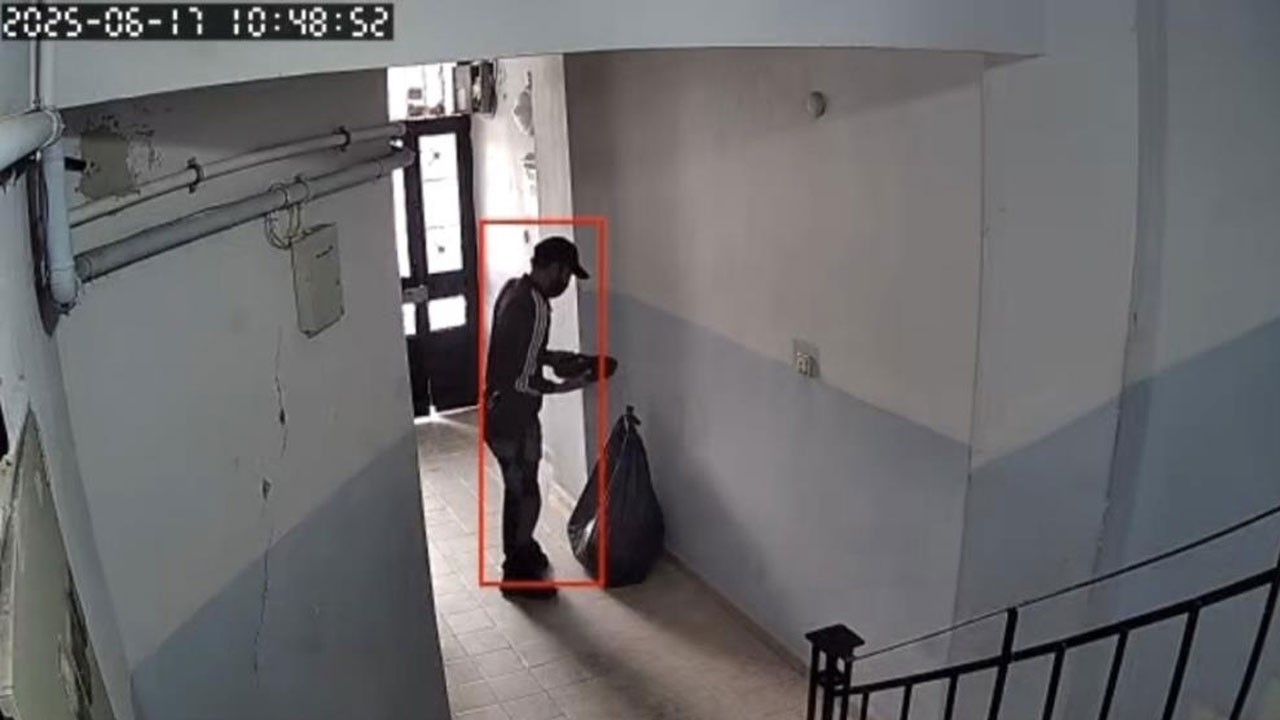 Hırsızlığın bu kadarı! Tüm ayakkabıları siyah poşete doldurup kaçtı
