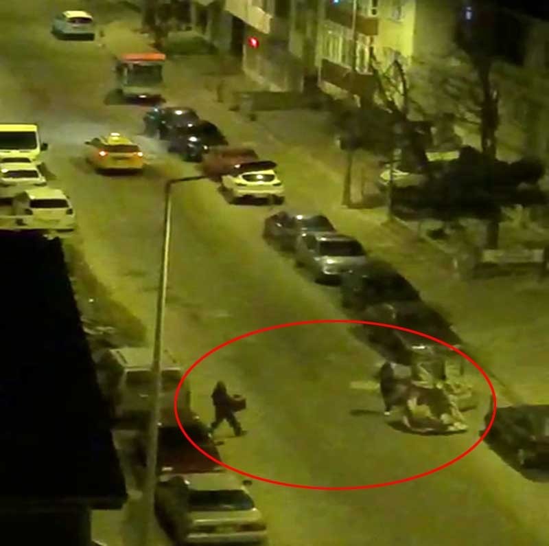 Hırsızlık anı kamerada 